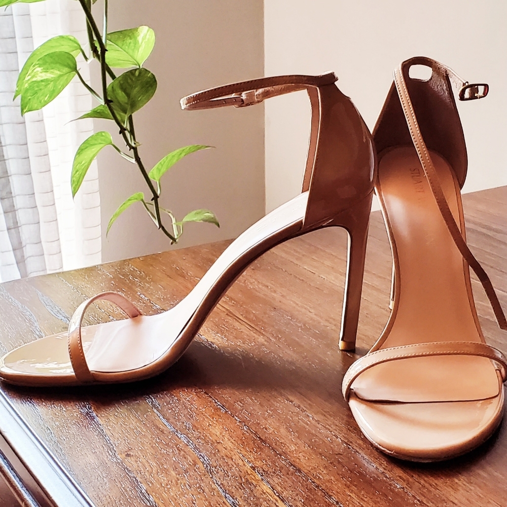 Stuart Weitzman nudistsong